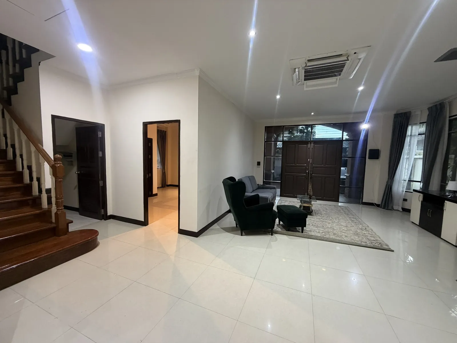 บริเวณภายในบ้านเอกมัย 234
